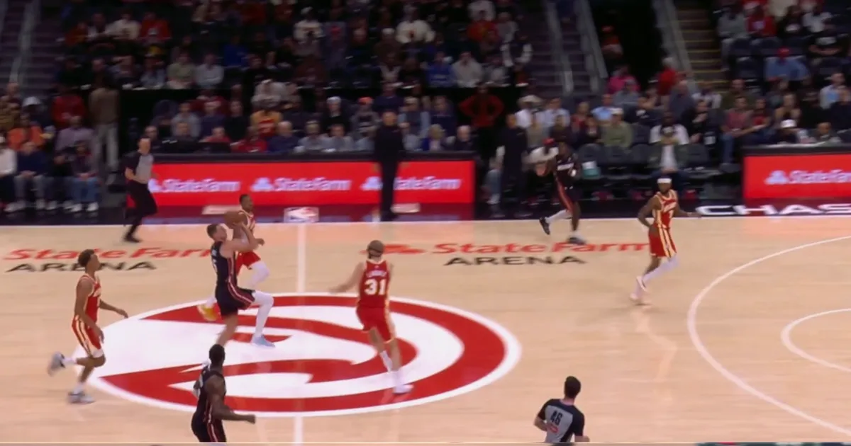 Nikola oduševio celu NBA ligu, žalio se na minutažu, pa onda pogodio sa celog terena, Jović za ovacije