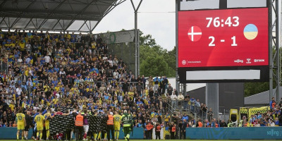 (VIDEO) Evo kako je izgledao trenutak kada se Eriksen srušio: Muk na stadionu, lekari hitno utrčali
