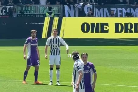ISPLIVAO SNIMAK! ZBOG OVOGA JE JUVENTUS KAZNIO DUŠANA VLAHOVIĆA! Srbin je ovako reagovao usred utakmice - klub nije imao milosti!