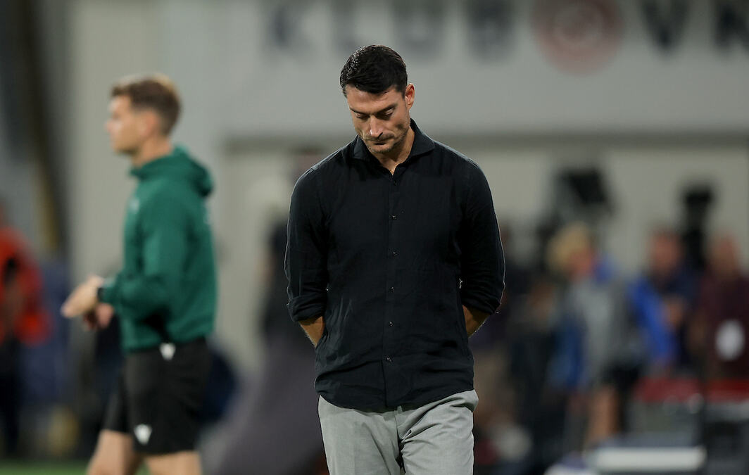 RIJERA BI VEĆ DA DELI LEKCIJE NOVINARIMA ŠTA DA PIŠU?! A, da objasniš postojanje na terenu Bukarija i Čama? Čoveče, 12. tim iz Češke ti je 41 put šutnuo na gol!