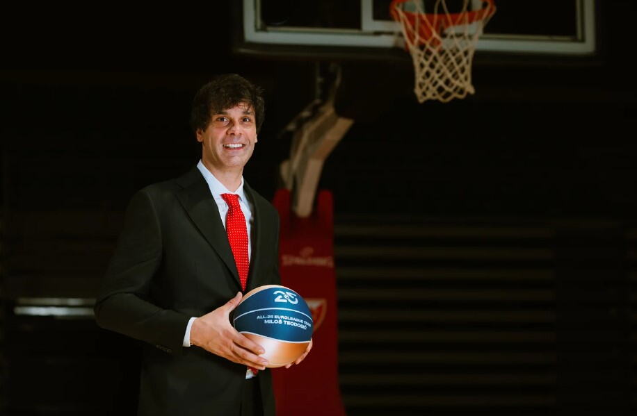 MILOŠ TEODOSIĆ ZAVRŠAVA FENOMENALAN POSAO: Evo ko stiže u Crvenu zvezdu!