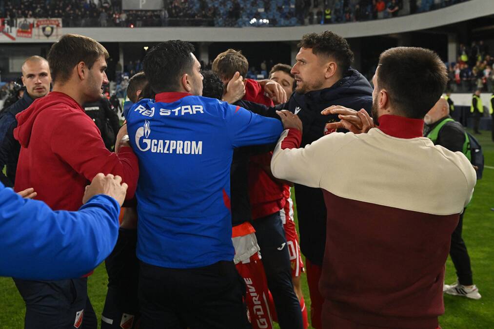 "Medo, nemoj, Medo": Isplivao novi snimak tuče na meču Crvene zvezde i Vojvodine