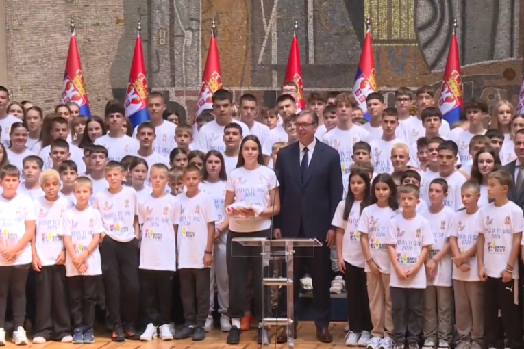 VUČIĆ DOČEKAO MLADE NADE: Više od 400 sportista u Palati Srbije!