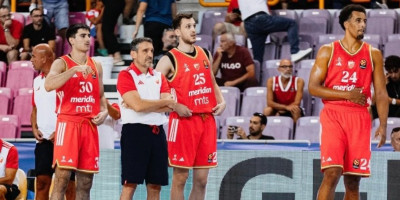 Sve se crveni u Areni: Rijera poveo Zvezdine fudbalere da bodre košarkaše protiv Efesa! (FOTO)