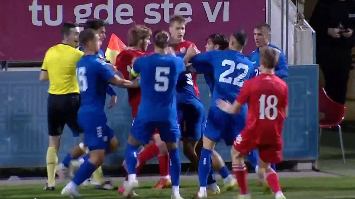Tuča na Srbija - Rusija: Pljuštali crveni, ceo tim razdvajao Matiju i Mihaila