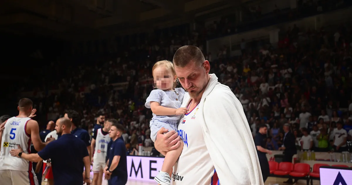 Nikola Jokić prišao ćerki i sinu posle poraza, poljubio suprugu, a onda je oduševio ceo Pionir