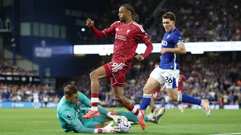 Derbi dana na Enfildu: Barkola in, Alvares out