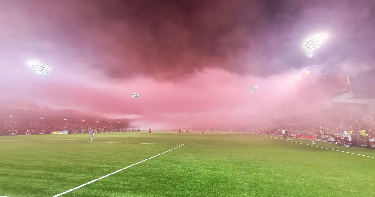 Bakljada Delija "upalila" alarm! Pištao ceo stadion, Pančevom odjekivalo: "Pažnja, uzbuna..."