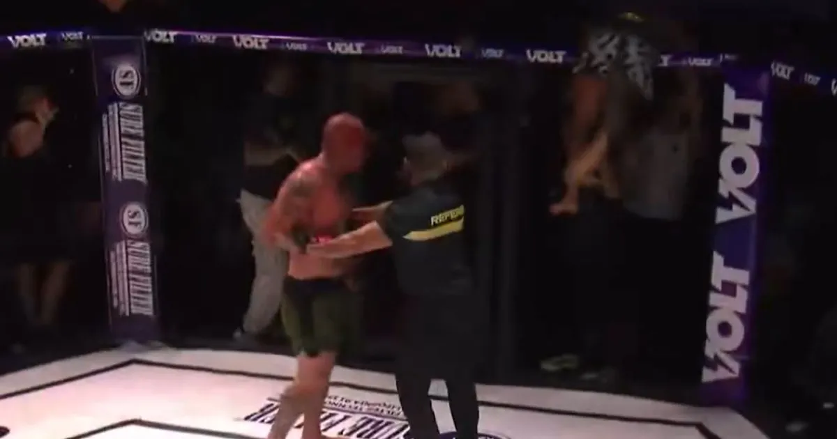 Bio je UFC borac, Duško Todorović ga "ugušio", sad ga zbog sramotnog poteza gađali flašama!