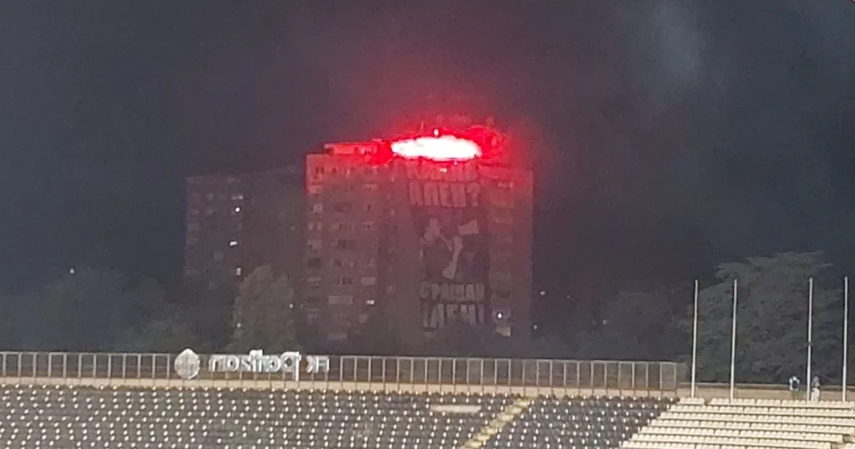 Grobari napravili koreografiju na zgradi u čast poginulom Alenu Kostiću: "Kakav Alen..."
