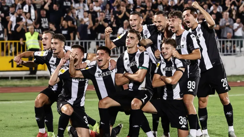 Svi kao jedan i ego na stranu