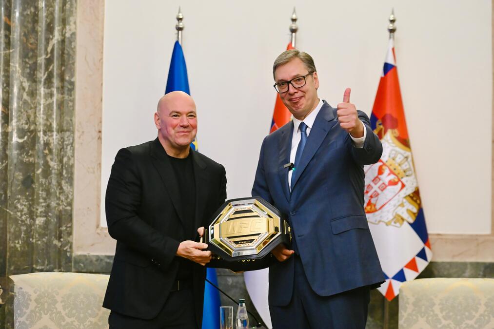 OBJAVA ZA PAMĆENJE! Aleksandar Vučić i Dejna Vajt prikupili 2,5 miliona pregleda i 104.000 lajkova - UFC spektakl iz Beograda obišao čitav svet! (FOTO)