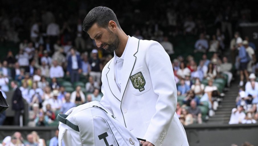 SVI GLEDALI U KRALjEVSKU LOŽU: Novak Đoković ugledao ovu legendu, pa uradio nešto potpuno neočekivano