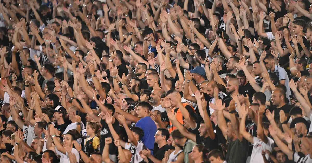 Totalni delirijum u Humskoj kada je Zvezda primila gol u Plzenju: Grobari slavili muke večitog rivala