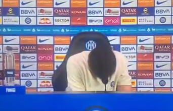 TRENER INTERA UDARAO GLAVOM U MIKROFON! Šok scena na konferenciji: Nije mogao da veruje šta su ga pitali! (VIDEO)