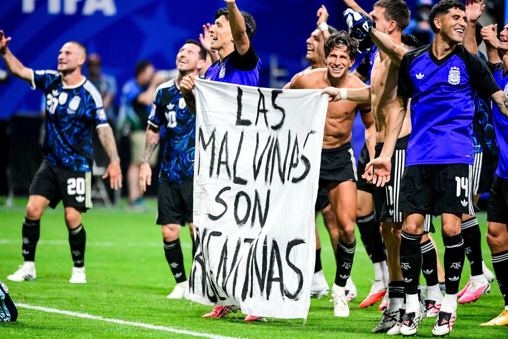 ŠOKANTNA TEORIJA ZAVERE TRESE SVET! Tvrde da je Argentina morala da izgubi finale - Mesiju navodno pretili, FIFA i svetski moćnici na udaru optužbi!