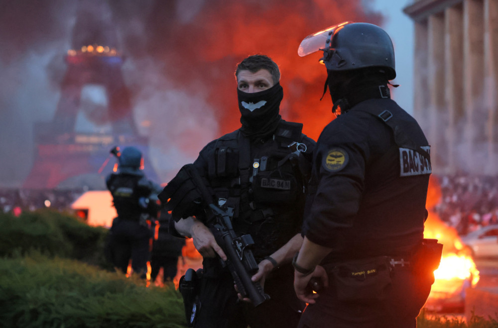 Pariz opet "gori" policija je svuda, slike obilaze svet VIDEO