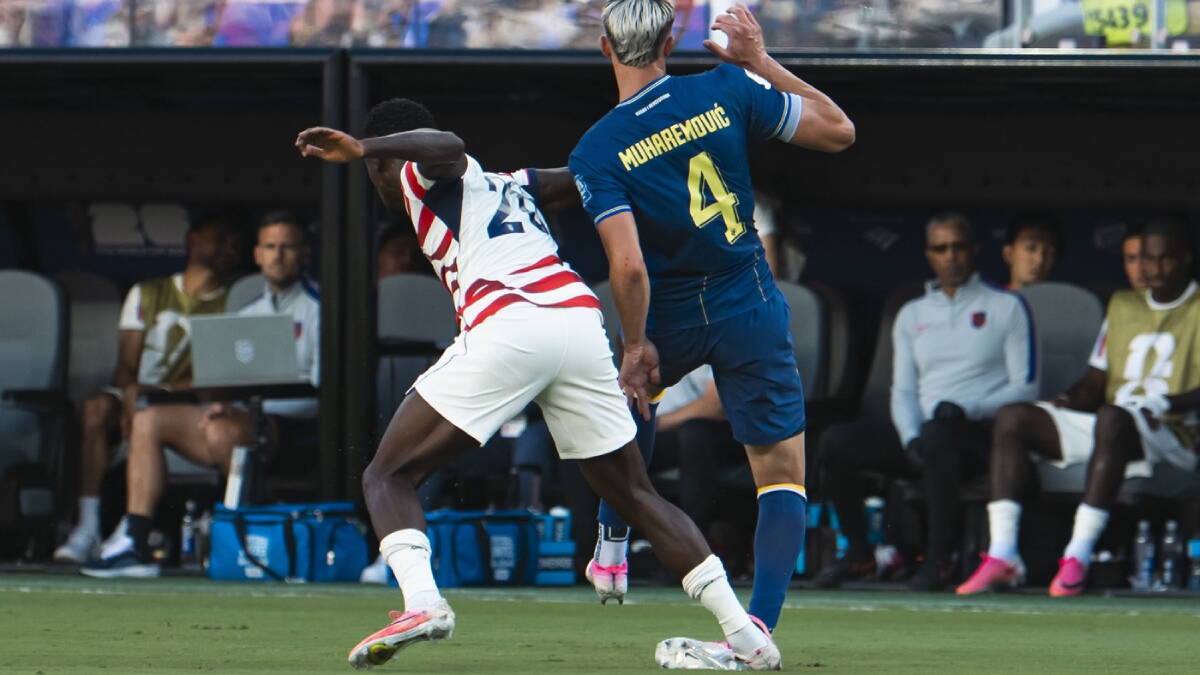 Hitno saopštenje iz Evrope zbog skandala FIFA: Amerikanac umalo slomio nogu Muharemoviću, šta ćemo sa pravilima?