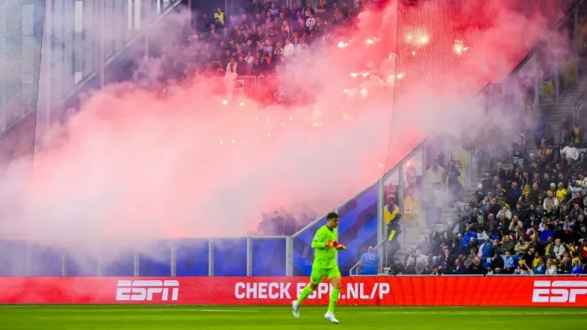 Fajenord punio do vrha, navijači 'zapalili' kavez: Pirotehnikom i vatrometom po domaćinu (VIDEO)
