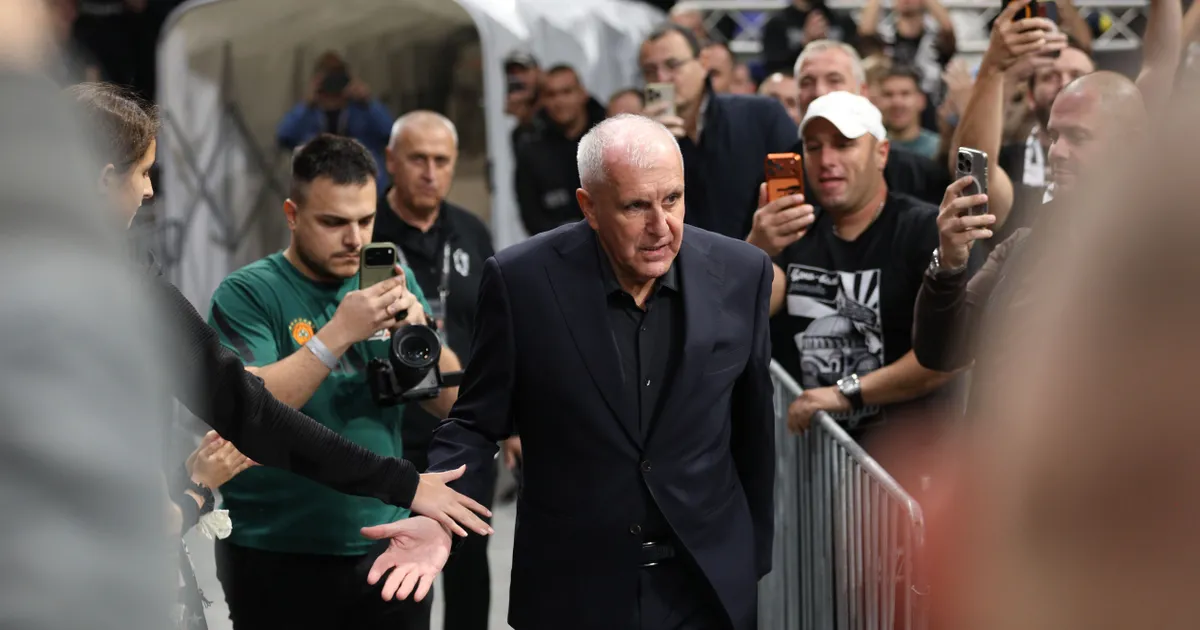 Željko Obradović ponovio čuveni ritual pred izlazak u Arenu kao što je radio dok je bio u Partizanu!