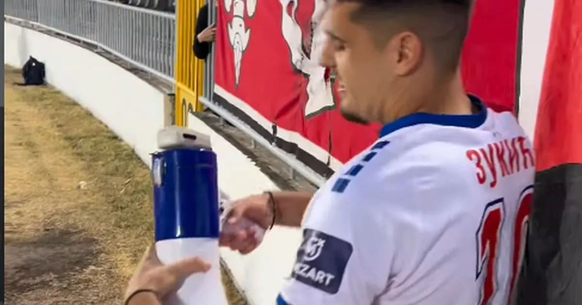 Dejan Zukić uzeo megafon od vođe Firmaša, pa poveo navijanje u Humskoj posle pobede nad Partizanom