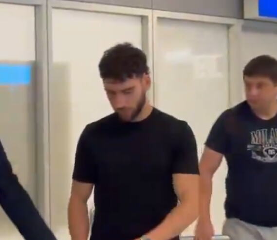 VELIKI PREOKRET I PROBLEM ZA RIJERU PRED DVOMEČ PROTIV VIKTORIJE! Zvezdin fudbaler napustio Beograd - ne čeka ništa za višemilionski transfer!