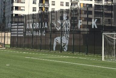 PARTIZAN OTVORIO TEREN POSVEĆEN ANDRIJI DELIBAŠIĆU: Slika legendarnog napadača kao motiv svim fudbalerima!