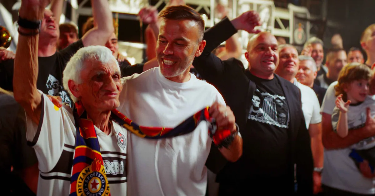 Vlasnik lanca apoteka "postao pevač", objavio hit pesmu za Grobare: Natho mu bio gost u "Partizanovoj kafani!"