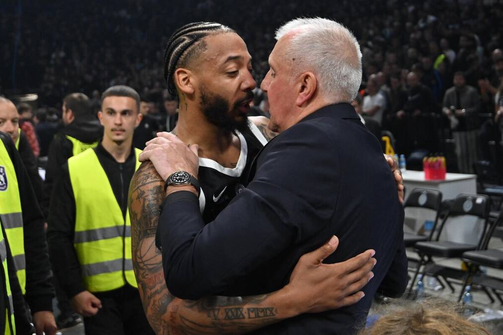 Karlik Džouns: "Ne volim da me ovako osramote kod kuće"