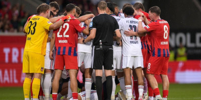 Zastrašujuće scene u Nemačkoj: Musijala opet kolabirao na terenu!