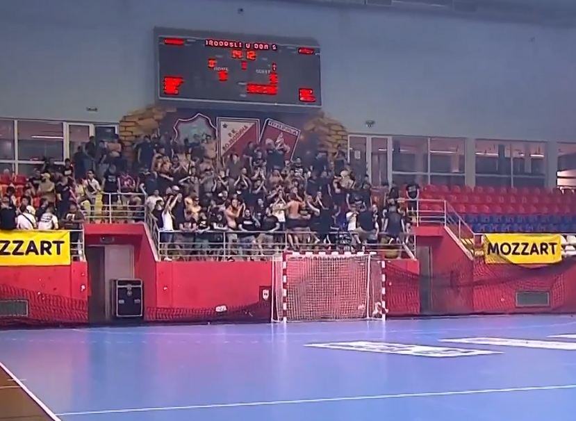 GROBARI PREKINULI FINALE, UMALO POVREDILI SVOJE IGRAČE: Haos na meču Vojvodina - Partizan u Novom Sadu!