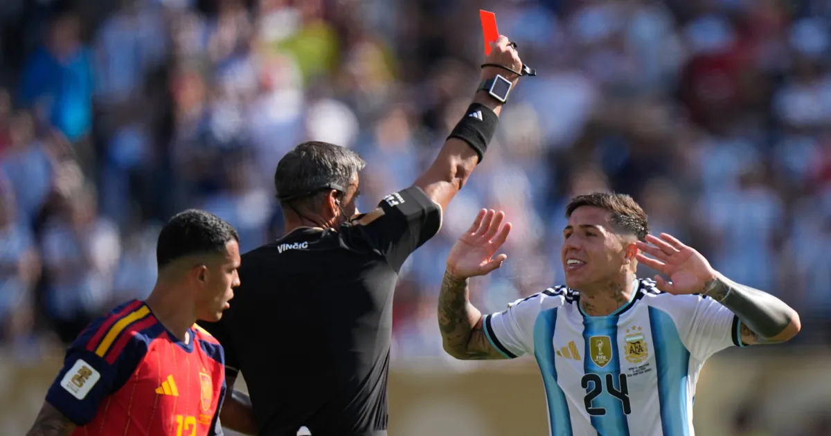 Očajna Argentina nije šutnula 90 minuta, a onda je Slavko Vinčić ukrao šou, za ovo je mesaru pokazao crveni