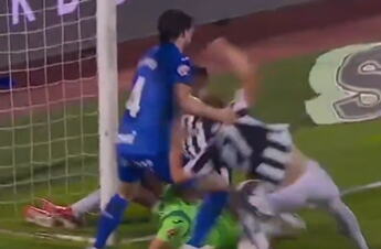 POJAVIO SE SNIMAK! PARTIZAN JE OŠTEĆEN PROTIV HETAFEA? Fudbaler sa dve ruke obara Čumića, sudija ne svira ništa, VAR se ne javlja! Pogledajte SPORNU SITUACIJU!