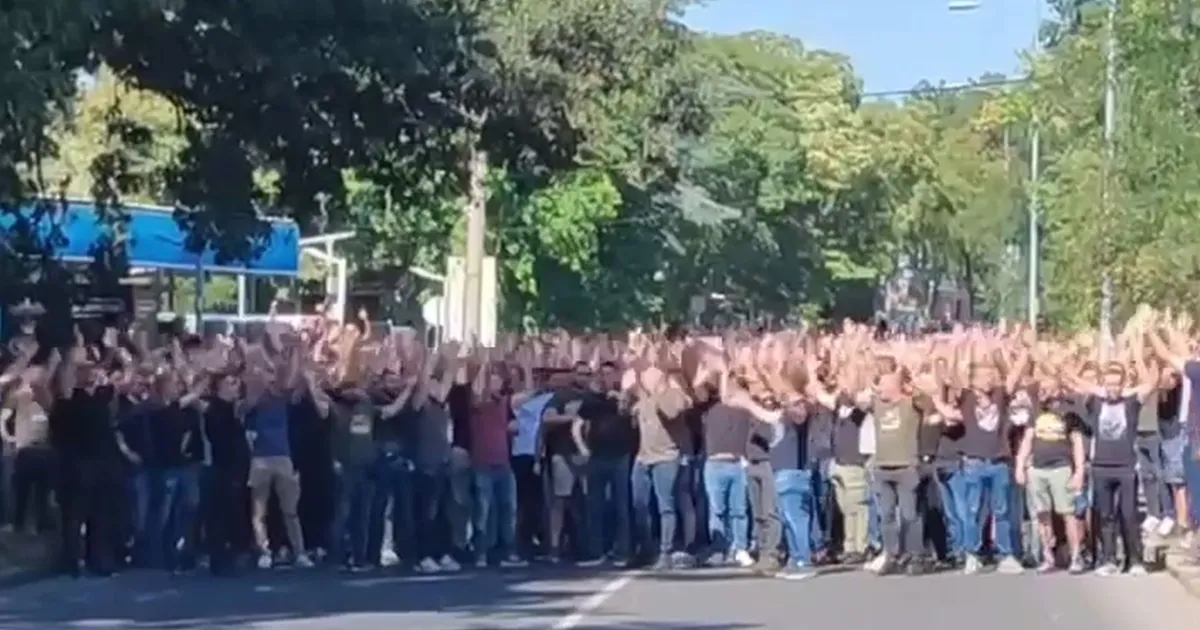Navijači Zvezde krenuli na sahranu Ratka Mladića