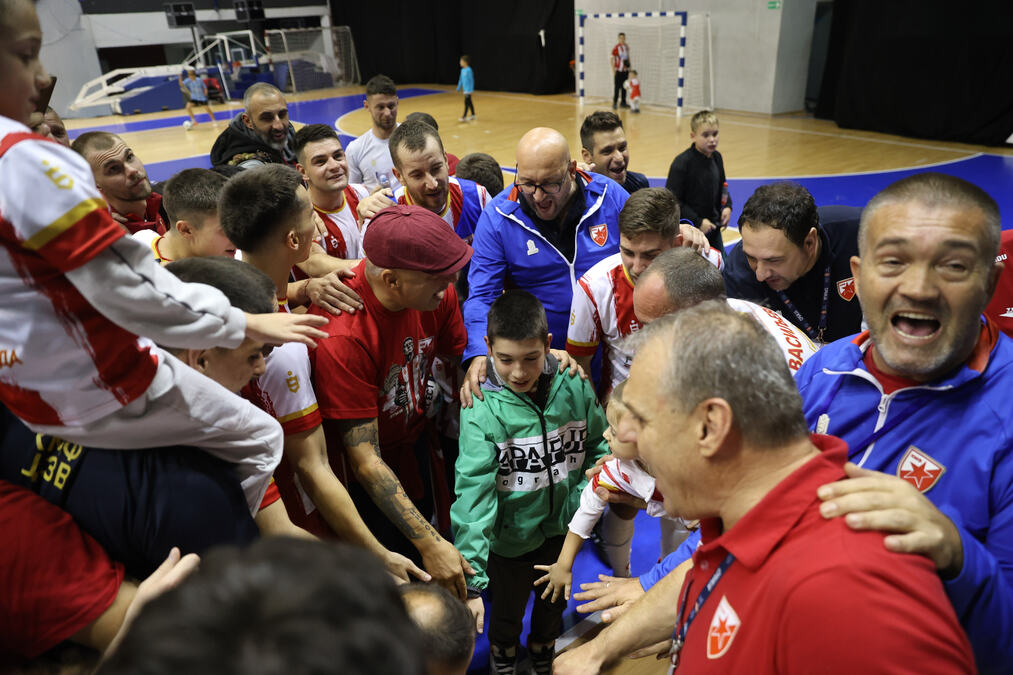 DA SE NAJEŽIŠ - VEČE PUNO EMOCIJA I SPEKTAKL KAKAV SE NE PAMTI! Crvena zvezda slavila u derbiju, ali je najveći pobednik Nikola!