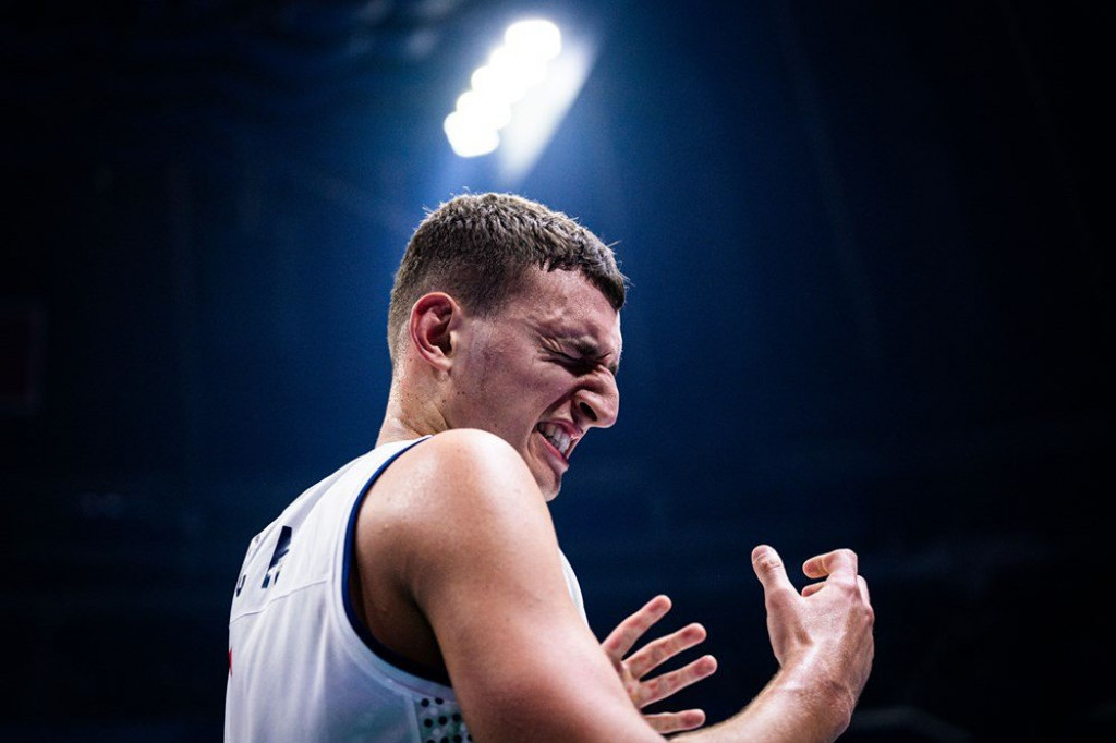 NIKOLA JOVIĆ U NEPRIJATNOJ SITUACIJI: Srpskom reprezentativcu mama našla 100 prezervativa, evo kako je reagovala! (VIDEO)