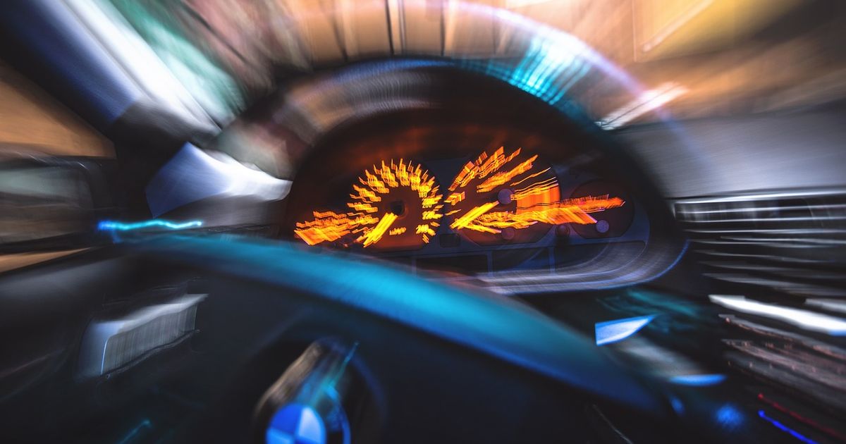 Osamnaestogodišnjak uleteo zlatnim BMW-om među navijače i povredio 10 ljudi, evo šta ga čeka