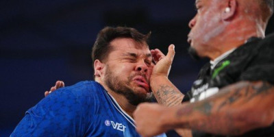 Ludnica u Areni: Brutalno šamaranje pred beogradskom publikom!