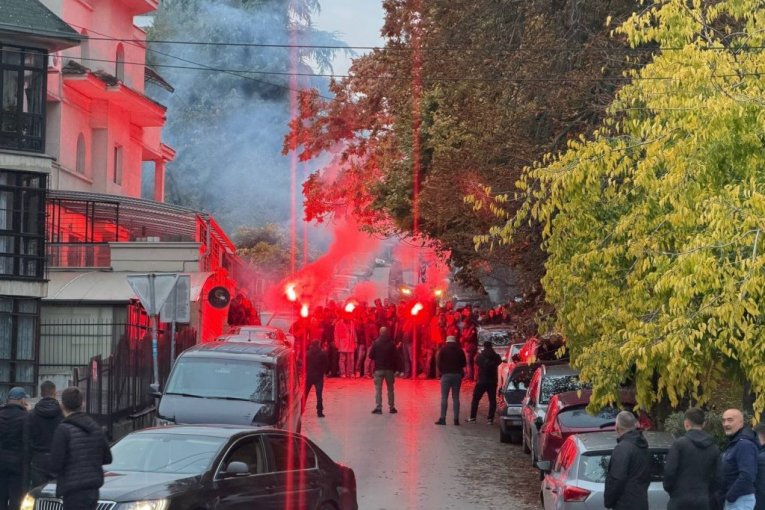 Spektakl kod Marakane: Delije "zapalile" Beograd - pogledajte lude scene pred meč Zvezda - Kopenhagen (VIDEO)