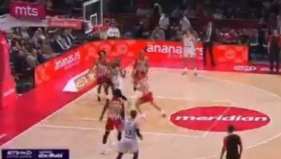 Zvezda je dovela "zver" pod košem, pogledajte dve blokade za dve sekunde (VIDEO)