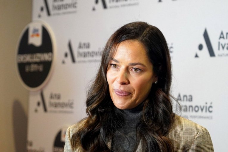 ANA IVANOVIĆ U ZAGRLJAJU POSEBNOG MUŠKARCA! Fotografija koja je srušila internet