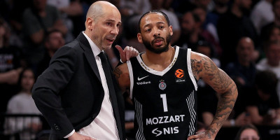 Karlik Džons dominira, pohvale stižu sa svih strana: "On je kao Ferari, može da igra sa mnogo brzina"