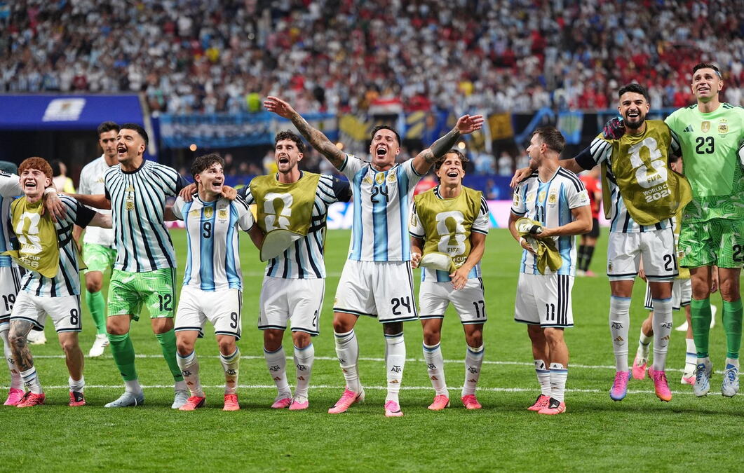 KAKBA GRUPA IGRAČA, ČOVEČE! Argentinci u transu posle istorijskog preokreta: Mi smo nesalomivi