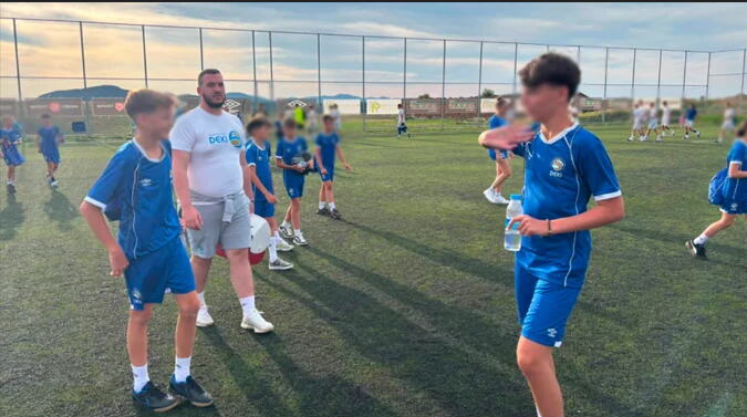 'SRCEM U IGRI' Inkluzivni kamp koji ujedinjuje mališane kroz sport održan sedmi put za redom! FK 'Deki 5' okupio veliki broj učesnika! (FOTO)