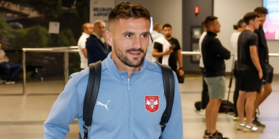 Ju, ju - Dušan Tadić se skinuo na plaži! Sve puca od mišića, izgleda kao Apolon lično (FOTO)