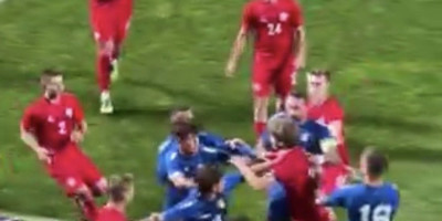 Pocepana usna i dva crvena kartona! Tuča na utakmici "orlića" i Rusije