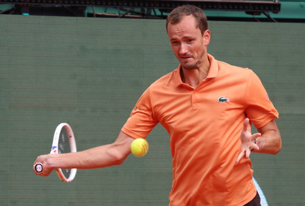 ŠOK NA ROLAN GAROSU: Danil Medvedev izbačen! Rus u neverici, nije znao šta ga je snašlo!