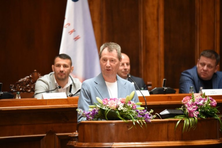 DALI STE MI NAGRADU JER STE MISLILI DA UMIREM: Moka Slavnić urnebesan - "Hteo sam da zovem i dve bivše žene" (VIDEO)