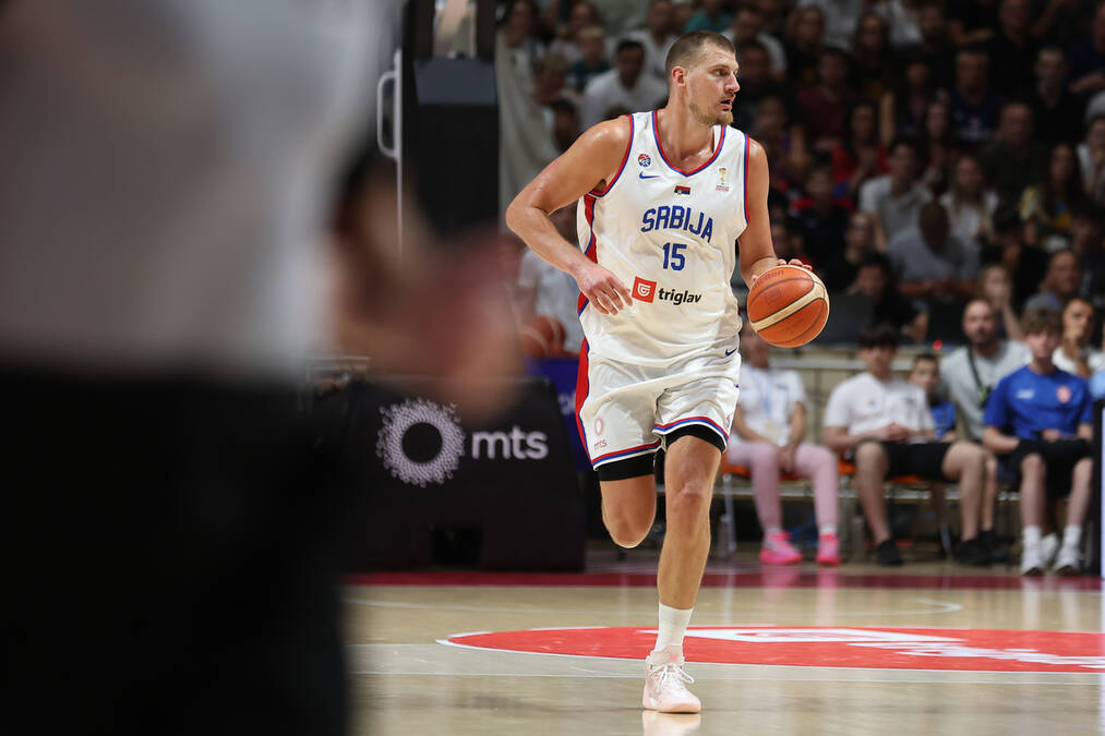 Uživo Srbija - Francuska: Nema nikoga u hali, tu je samo Nikola Jokić
