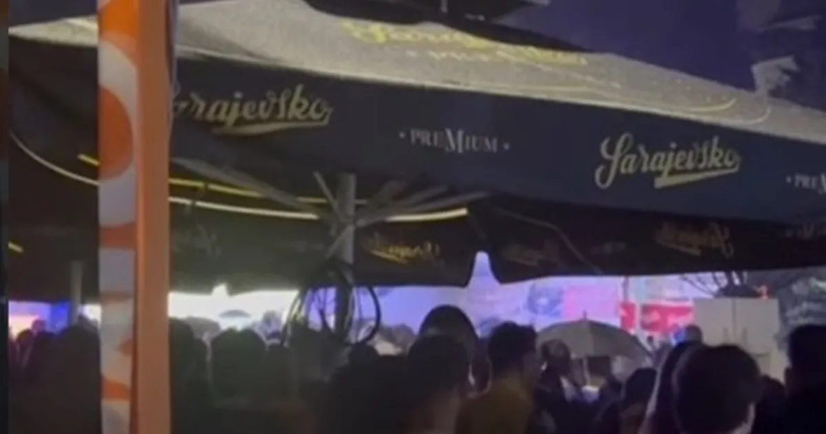 Pogledajte atmosferu u Sarajevu nakon eliminacije BiH sa Svetskog prvenstva, krenuo je i jak pljusak